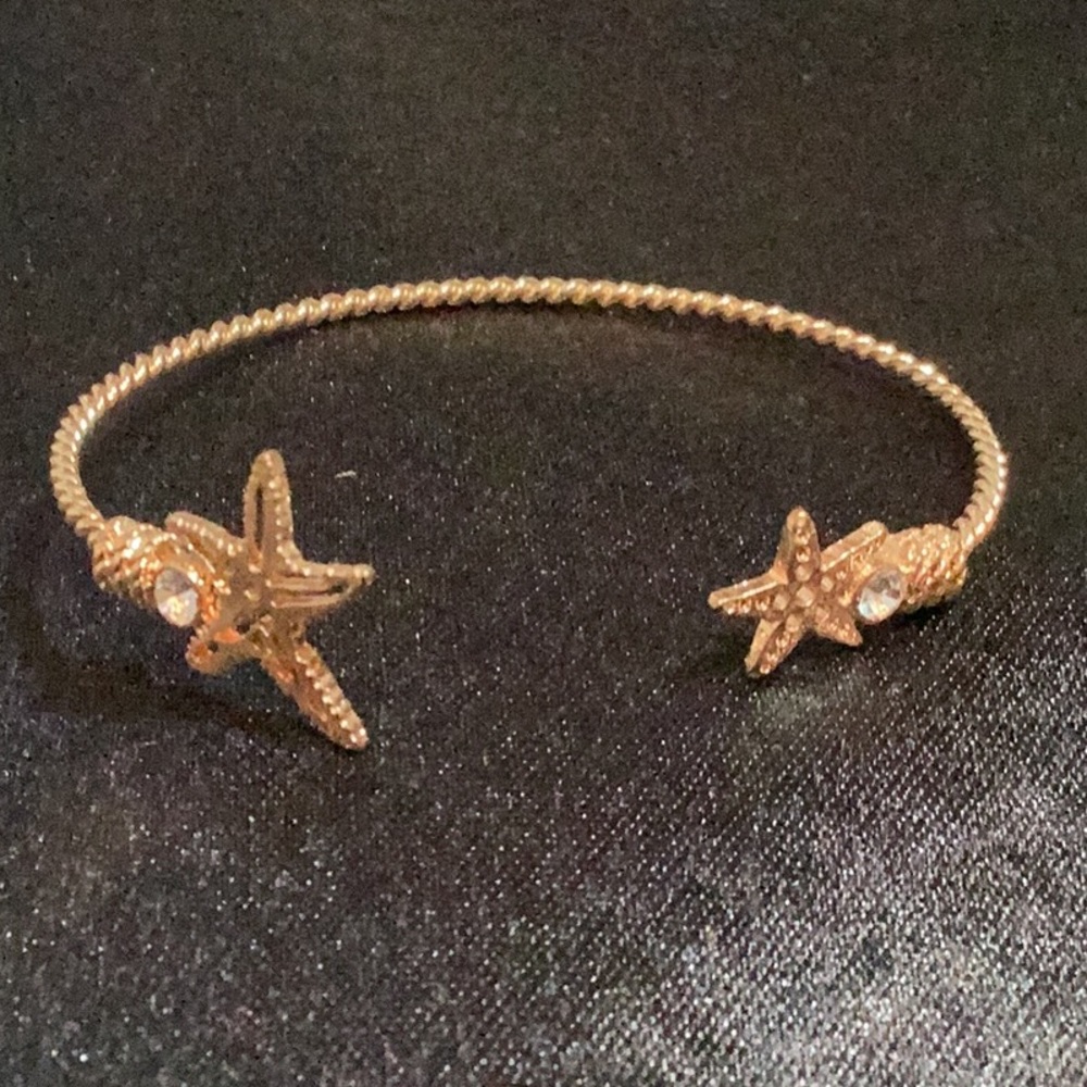 Starfish accented by rhinestones on an open cuff, flexible bracelet, gold tone - Picture 6 of 10